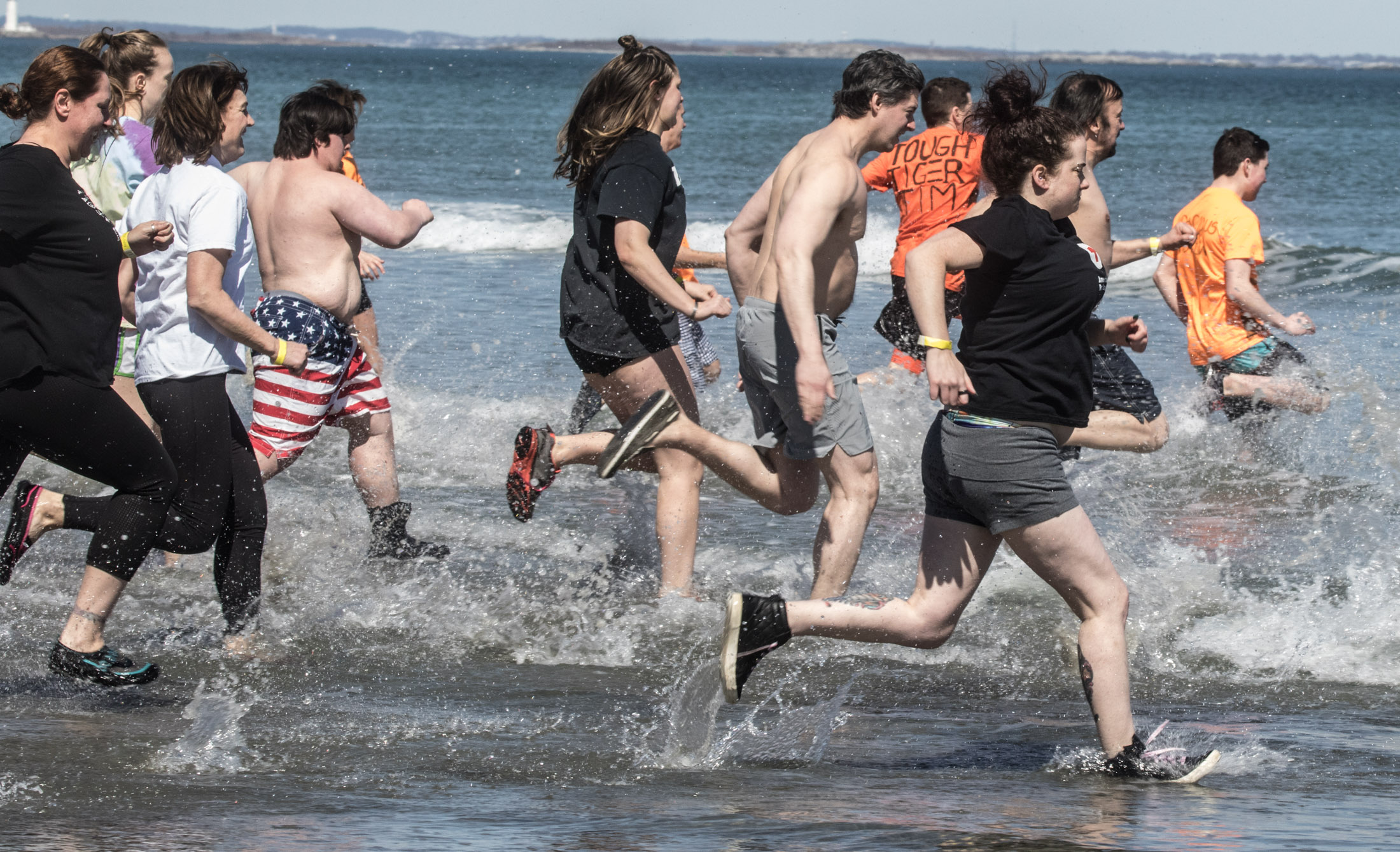 Hundreds take the “plunge” at Nantasket Beach for Special Olympics