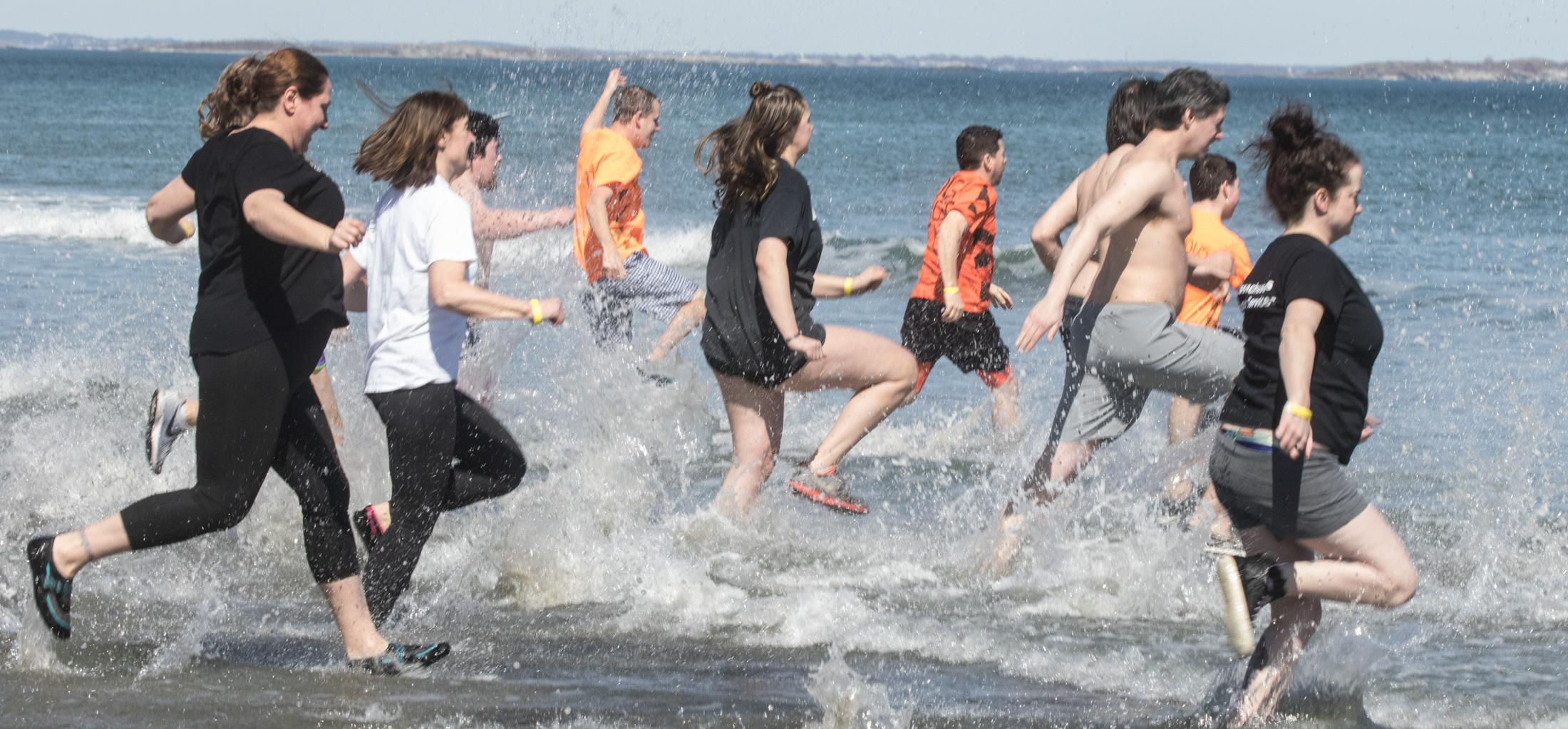 Hundreds take the “plunge” at Nantasket Beach for Special Olympics